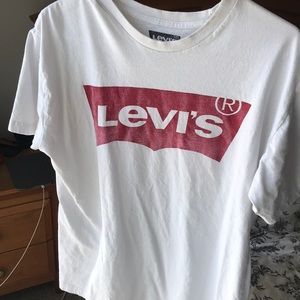 Levi's Tops - Levi t-shirt!💕 Levi's Tops - Levi t-shirt!💕